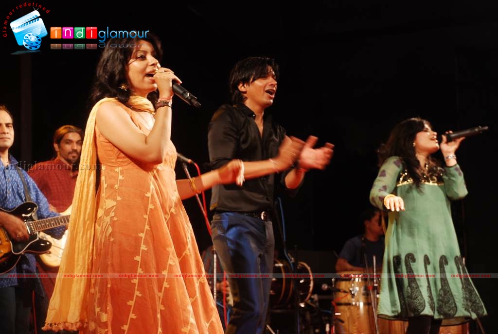 Shaan, Moushmi Chaterjee,Rupa Ganguly at Durga pooja Event hd photo